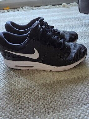 Nike Black & White Air Max Casual Sneakers